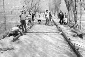 Marzo 1959.
Pavimentazione strada Cadenazzo/Gudo. Opera N. 30. IV periodo. (#1189)