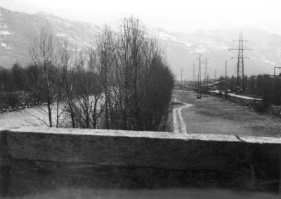 Parapetto ponte della Torretta e golena destra a valle del ponte. (#131)